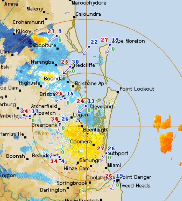 A strong couplet begins to develop NW of Caboolture