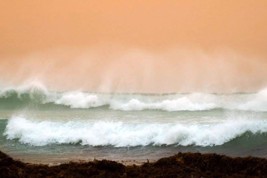Dusty waves off Geraldton, Sunday afternoon. Image via Maria Isaac